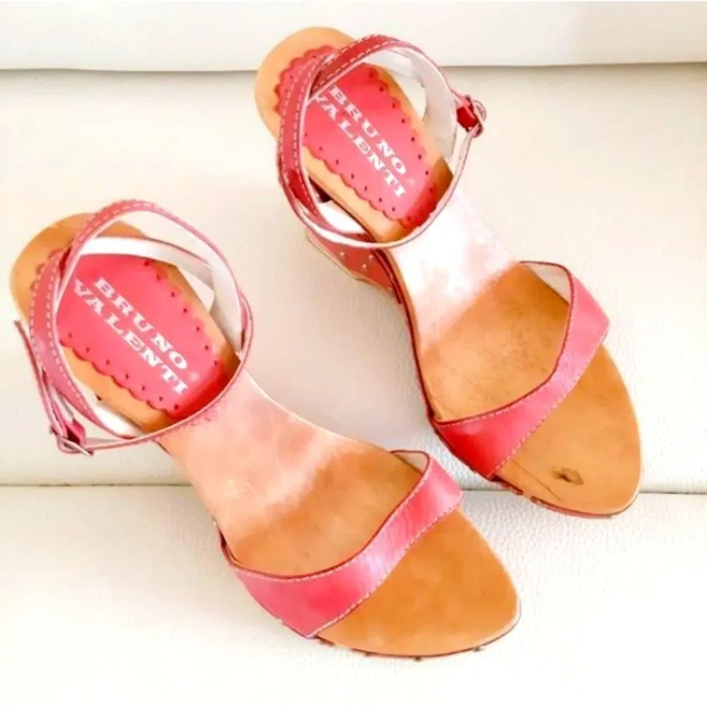 Bruno Valenti Pink Studded Wooden Sandals sz 9M